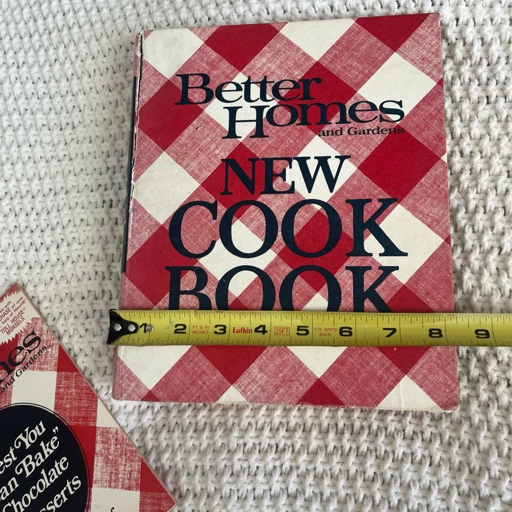 Better Homes and Garden New Cook Book 1970 with “Best You Can Bake” dessert book